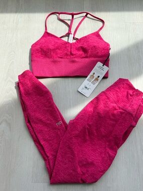 ALO Yoga Heather Hot Pink Alosoft Leggings with Matching Bra